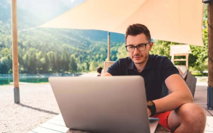 Che lavoro fa un nomade digitale? Scopri i segreti e guadagni