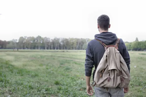 Viaggiare Zaino in Spalla: Guida al Primo Viaggio