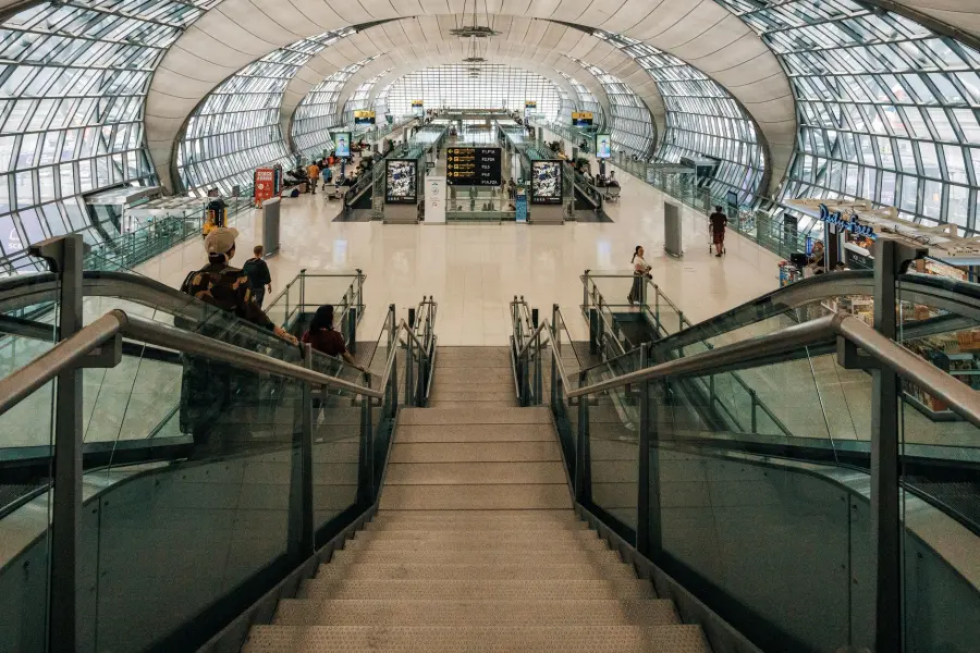 Volo con scalo lungo: cosa fare in aeroporto