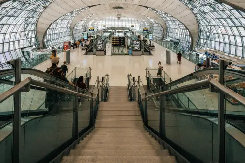 Volo con scalo lungo: cosa fare in aeroporto