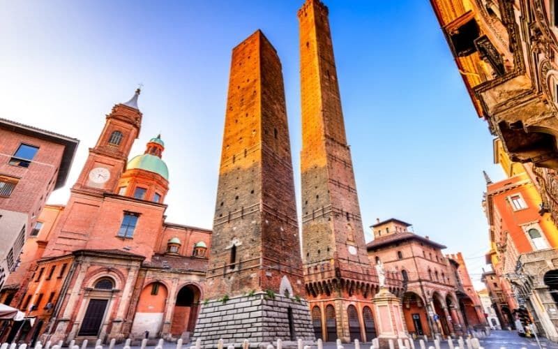 Città e Borghi da visitare assolutamente in Emilia Romagna foto di bologna