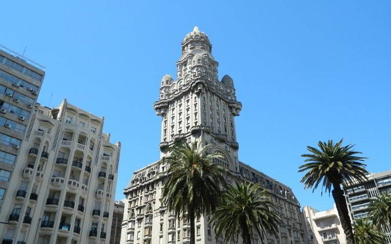 foto del palacio salvo a Montevideo in Uruguay